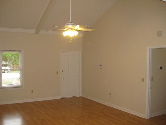 3rd image of 570 Bradford Dr