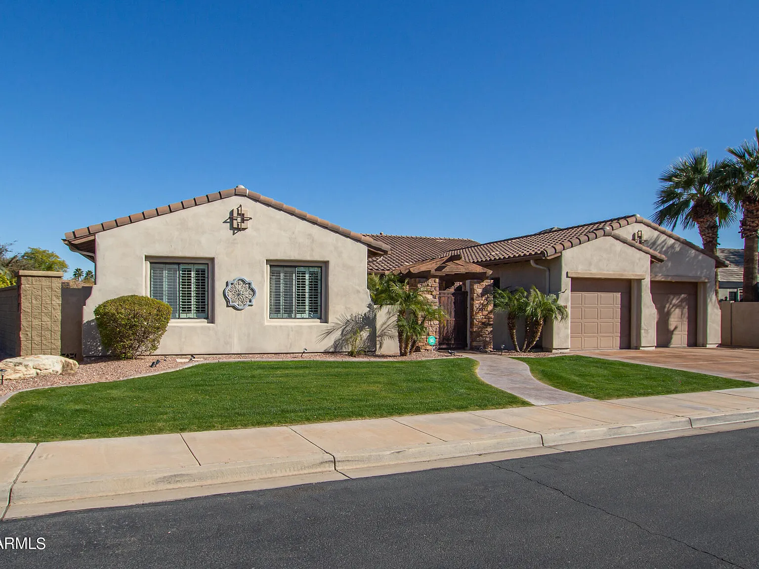 4 bed, 4.0 bath, 3223 sqft, $6,000 — Photo 3