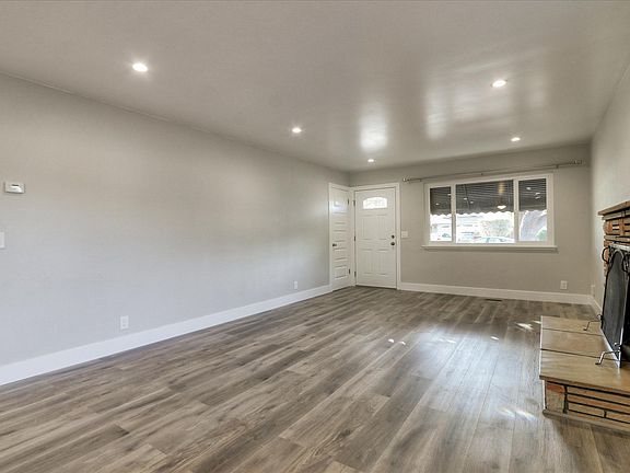 3rd image of 940 Lawton Ave