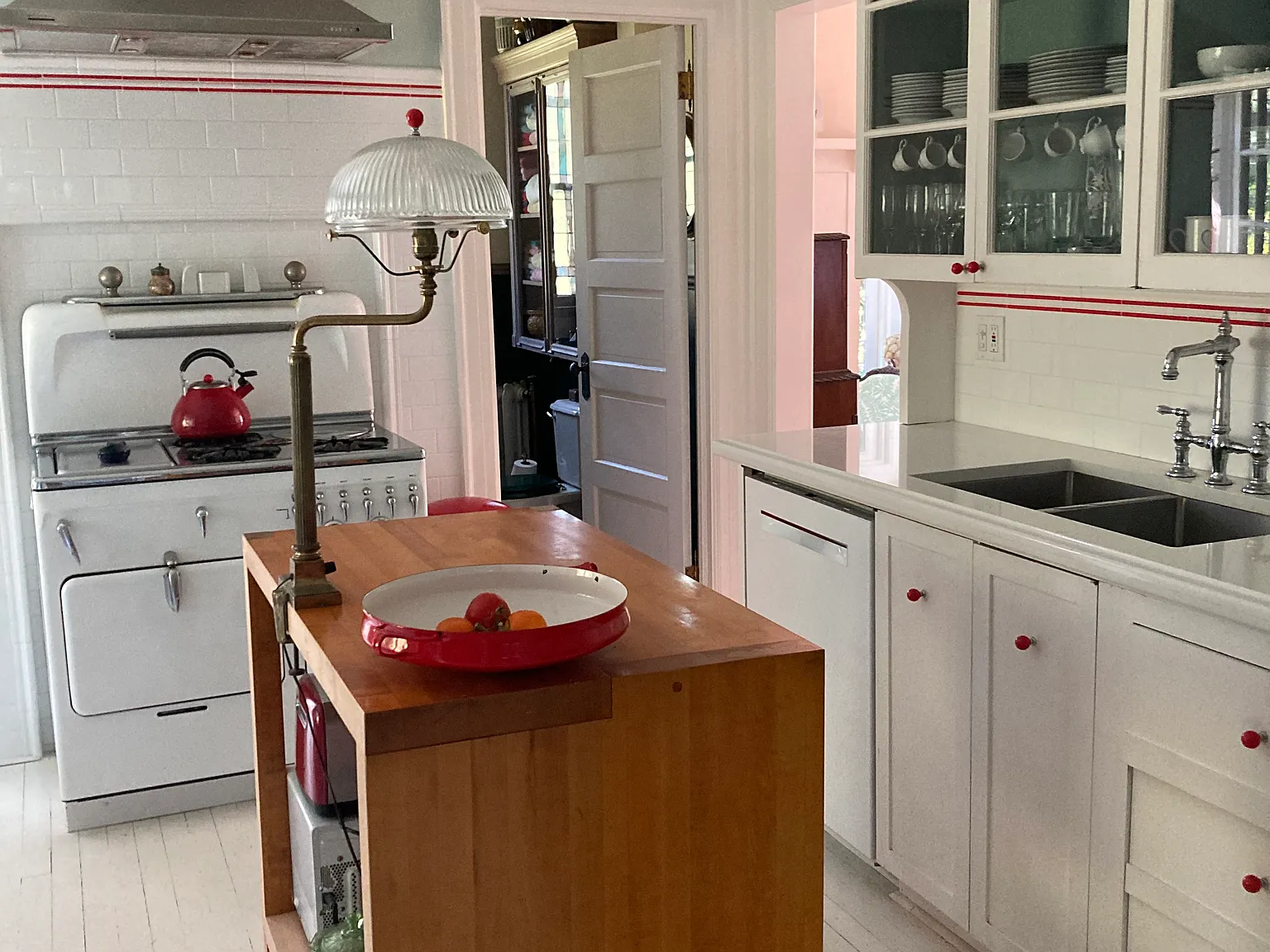 Unique Southampton Village Traditional — Photo 4