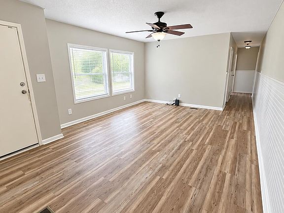 3rd image of 225 Pineview Rd