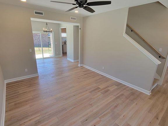 3rd image of 1431 Village Loop