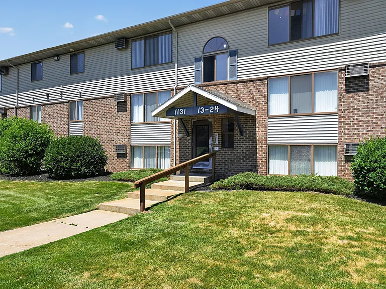 Lakeside Apartments — Photo 22