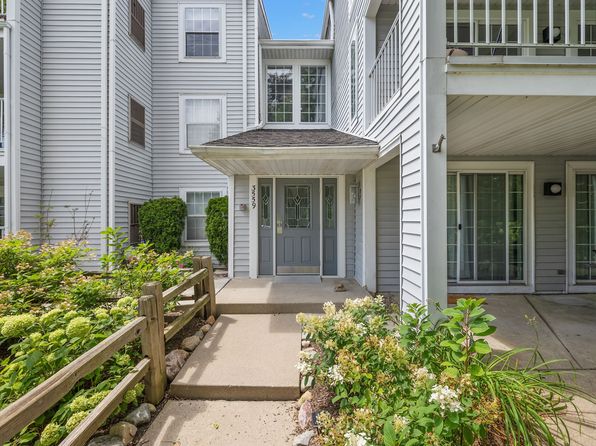 3559 Port Cove Dr APT 23, Waterford, MI 48328