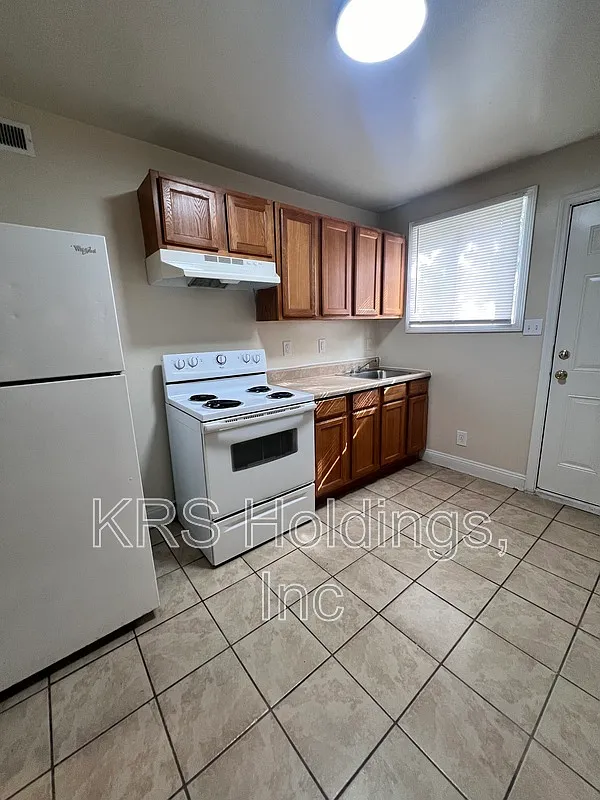 2 bed, 1.0 bath, 700 sqft, $995 — Photo 1