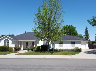 3830 Sunglow Dr, Redding, CA 96001