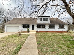 421 Olive St, Windsor, MO 65360