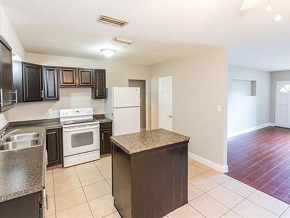 3rd image of 1205 Monterey Dr