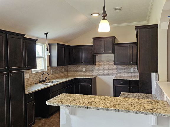 4th image of 3081 Easton Dr