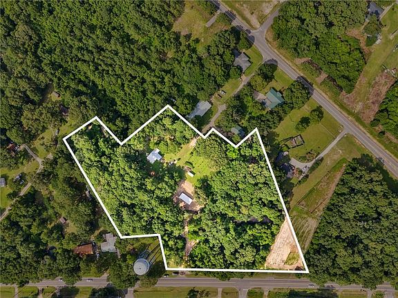 2nd image of 3831 Graham Ln