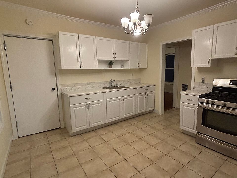 1st image of 272 Greenwich Ave #2