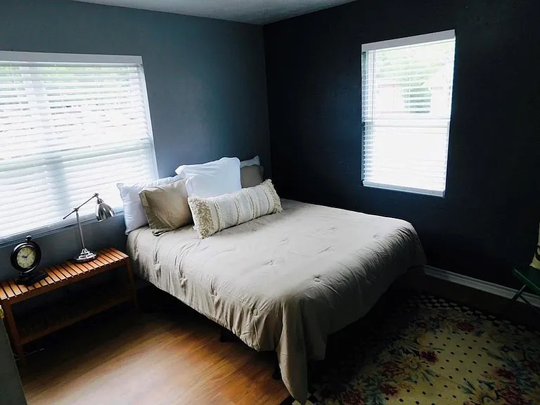 731 W Walnut St — Photo 5