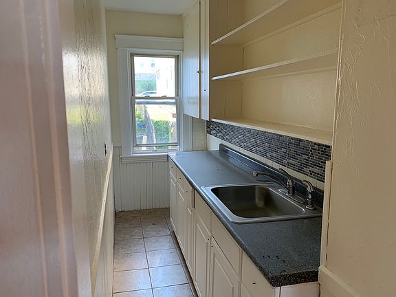 5th image of 11 Diamond St