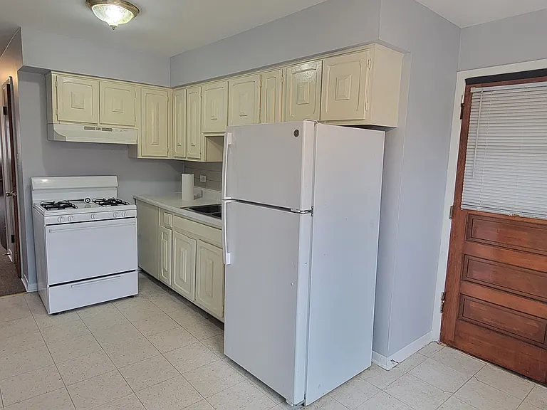 9220 Jill Ln #TOP FLOOR — Photo 13