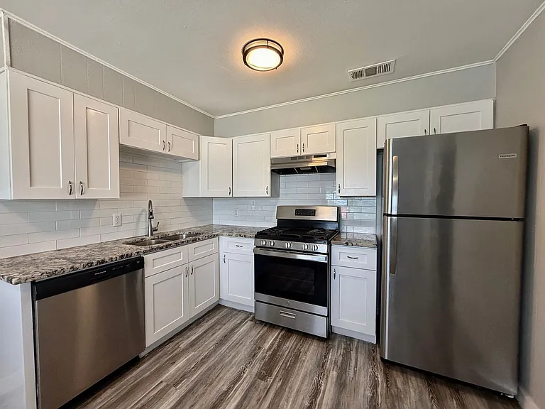 Sundance Apartments — Photo 21