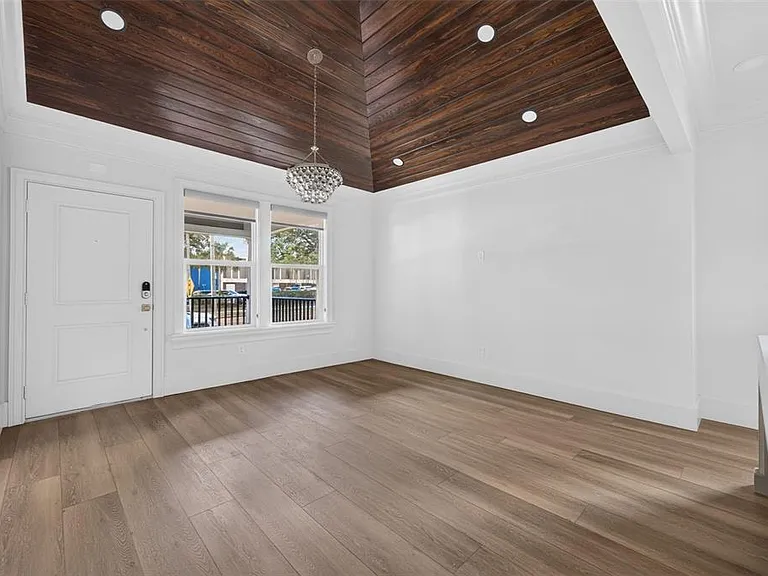 1225 E Amelia St — Photo 7