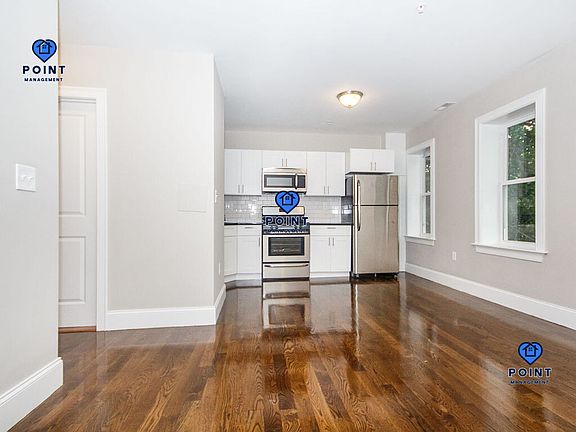 2nd image of 218-220 Havre St #3