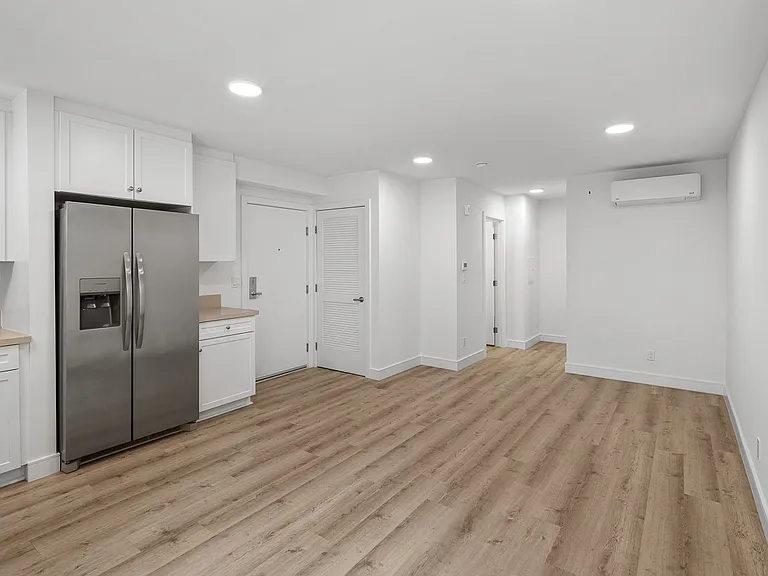 The Kingsley Diplomat Apartments — Photo 32