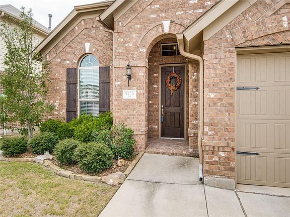 2nd image of 1512 Nightingale Dr