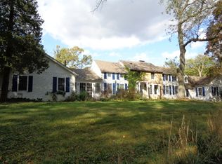 610 Plum Tree Rd, Barrington, IL 60010