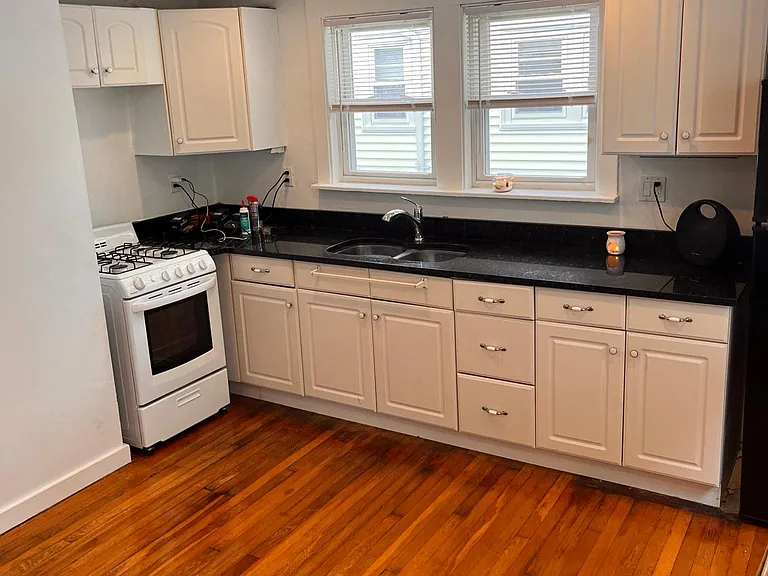 48 Lawn Ave — Photo 14