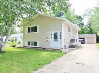 331-333 Coolidge Sr, Allouez, WI 54301