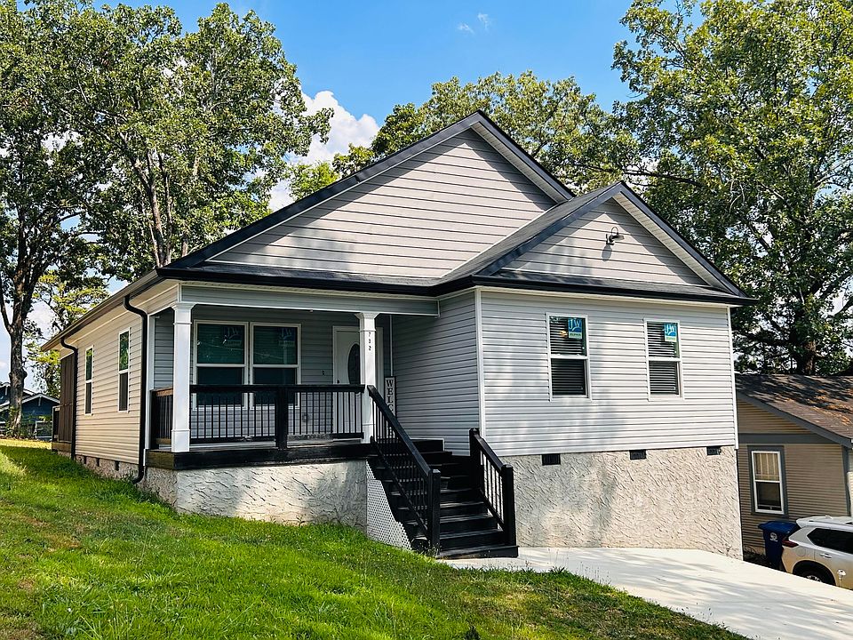 1st image of 702 Hargraves Ave