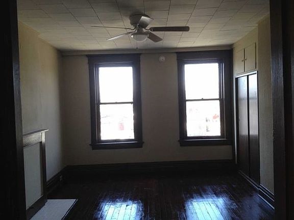 3rd image of 4554 Virginia Ave
