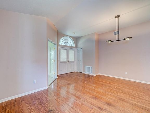 2nd image of 2608 Heatherwood Dr