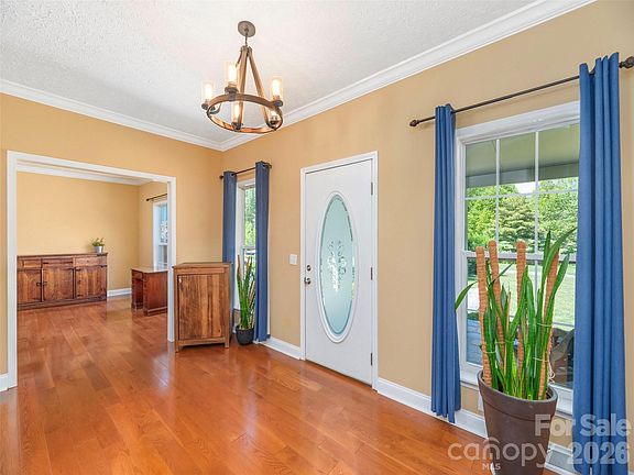 5th image of 16 Chinaberry Ct