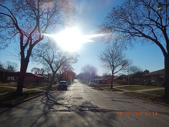 Exterior Neighborhood (street photo)