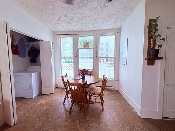 3rd image of 271 N Montgomery St #271