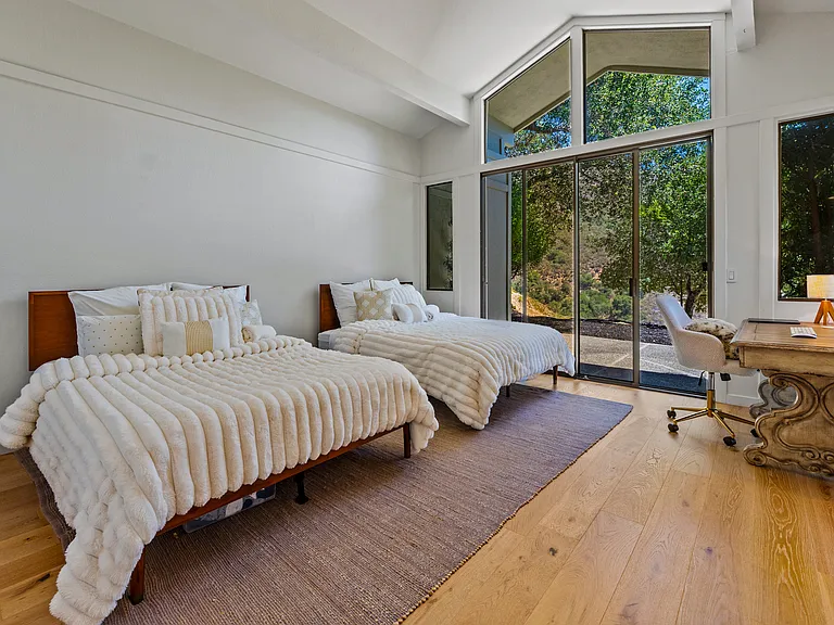 13350 Middle Canyon Rd — Photo 25