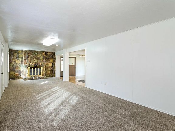 4th image of 2009 Lion Mountain Rd