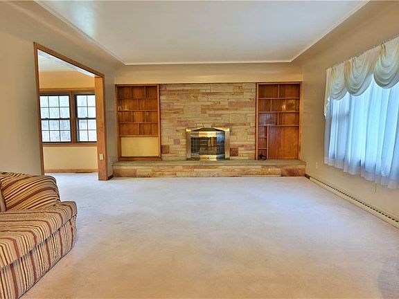 3rd image of 1544 Squaw Creek Dr