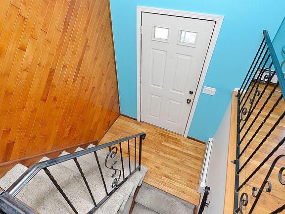 4th image of 9 Hawthorne St