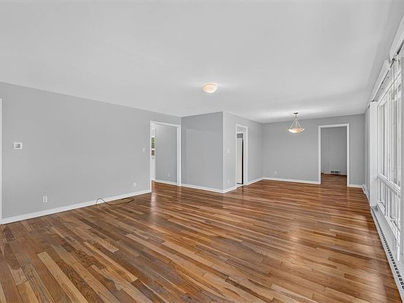 5th image of 8209 Beverly St