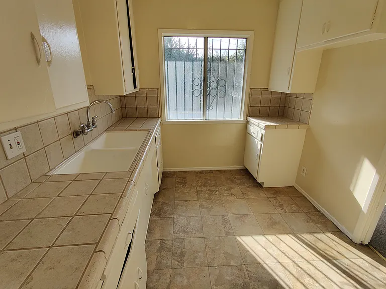 9310 Holmes Ave #3/4 — Photo 6