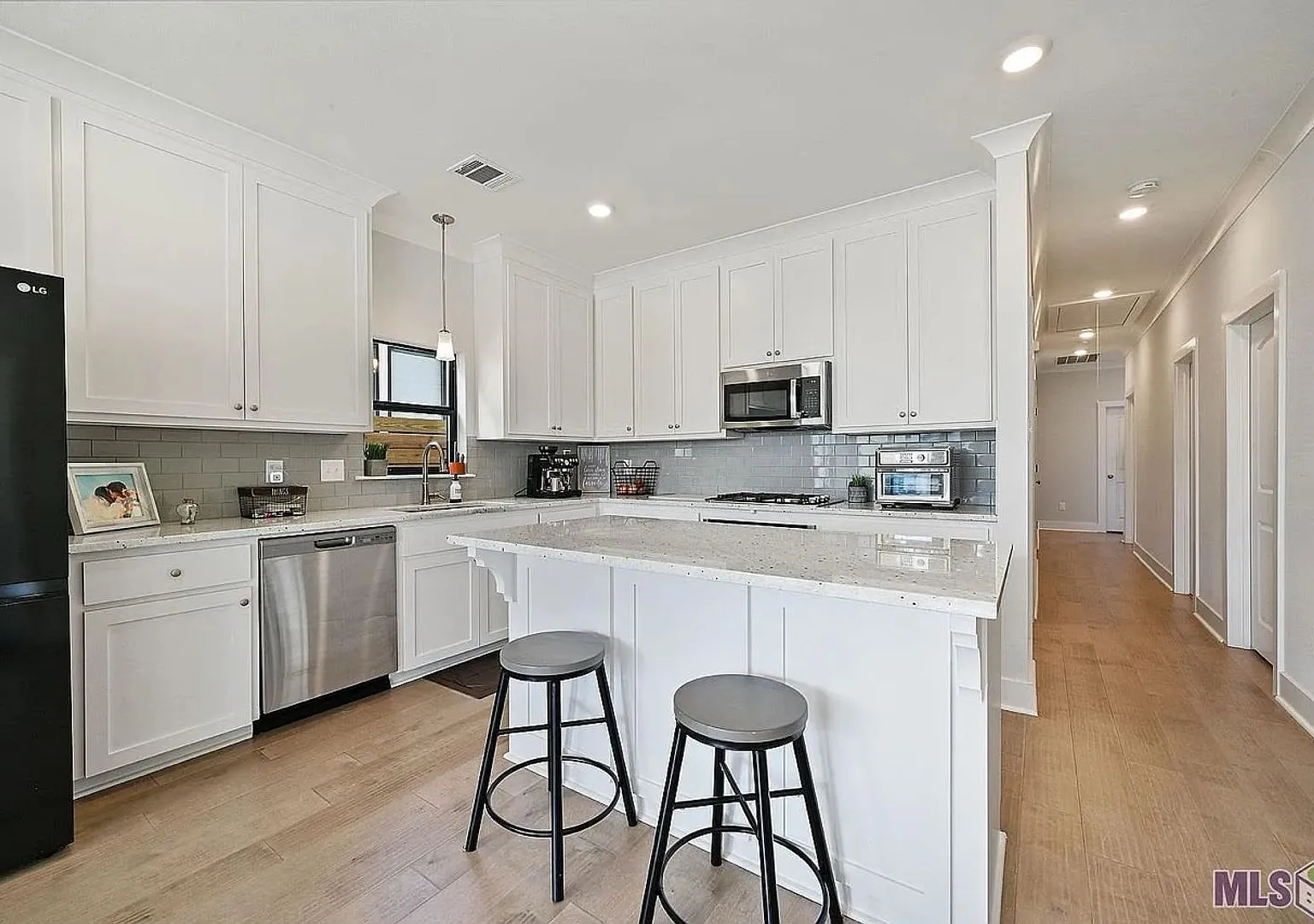 3 Bedroom Home In Shoe Creek — Photo 2