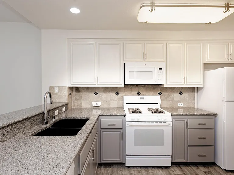 220 Caldecott Ln #201 — Photo 6