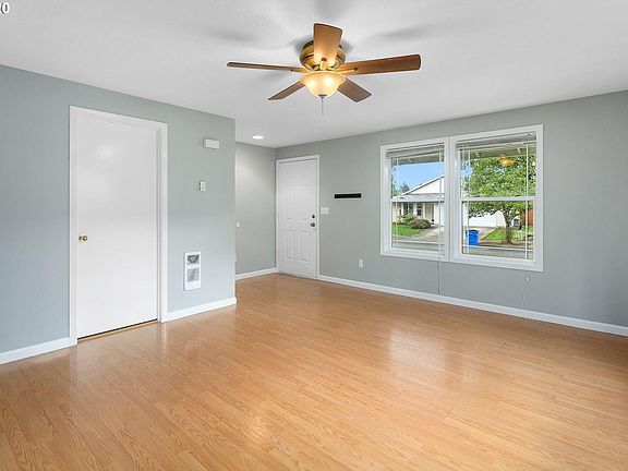 4th image of 2915 NE Delancey Ct