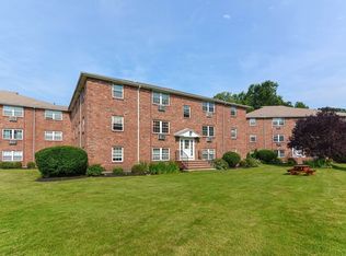 4 Colonial Village Dr APT 9, Arlington, MA 02474