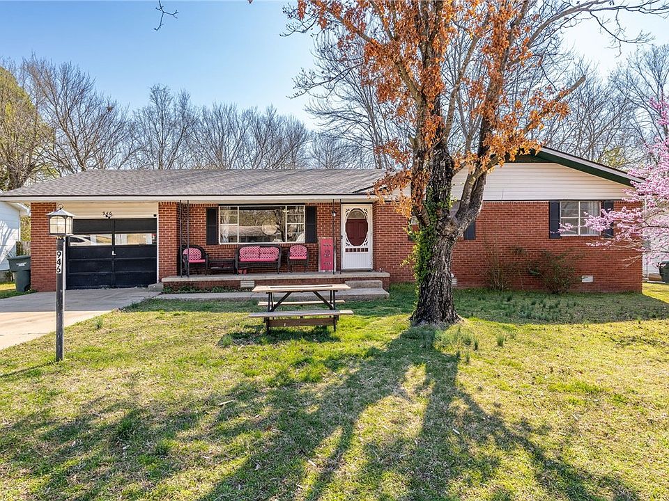 1st image of 946 Janelle Ave