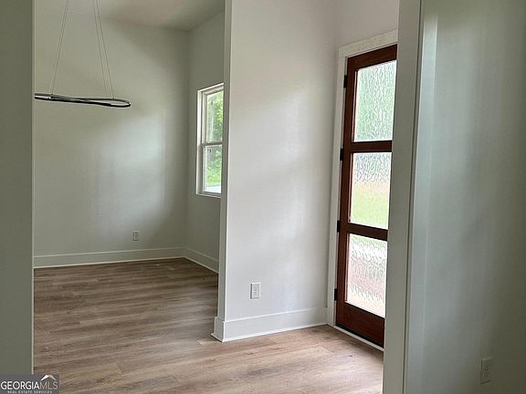 5th image of 240 Field Rd