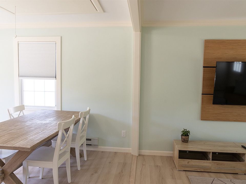 1000 9th St Greenport NY Zillow