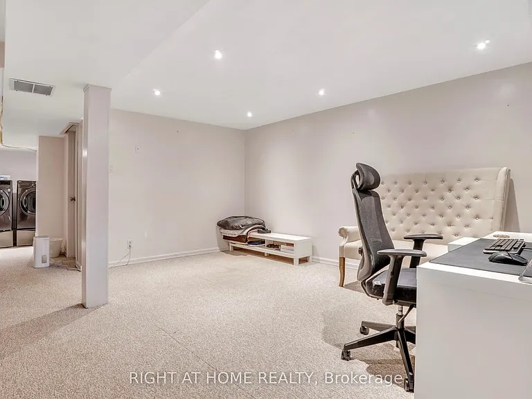 27 Melborne Ct — Photo 22