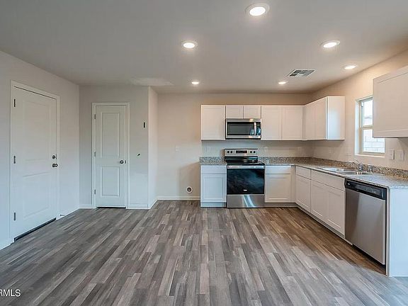 4th image of 150 W Douglas Ave