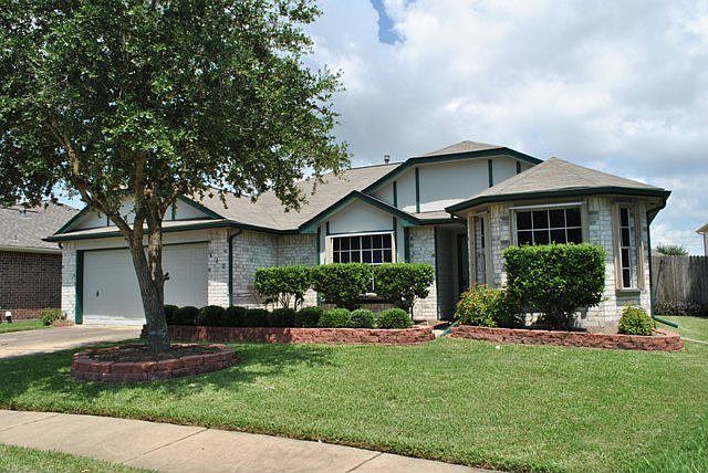 1st image of 610 Oak Hill Dr