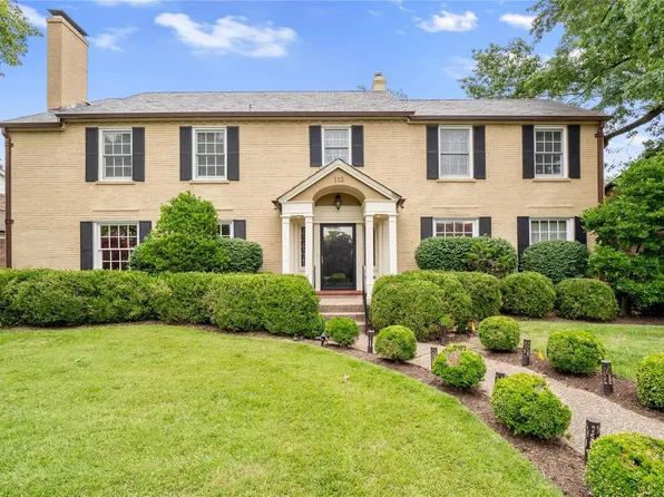 112 Lake Forest Dr, Saint Louis, MO 63117