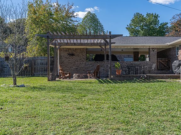 4th image of 3936 S Mission Oaks Dr